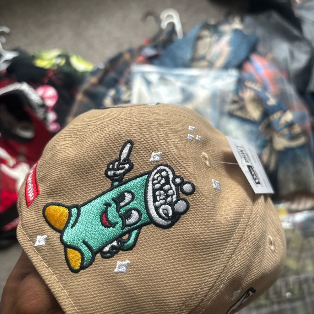 New era supreme hat White 'S' Logo - Picture 3 of 6